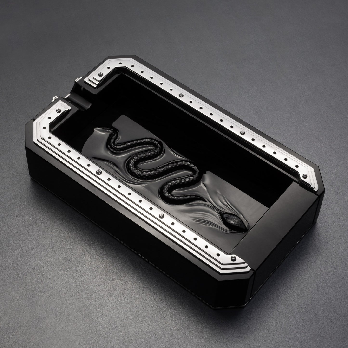 Ashtray by Vanakat : Obscura